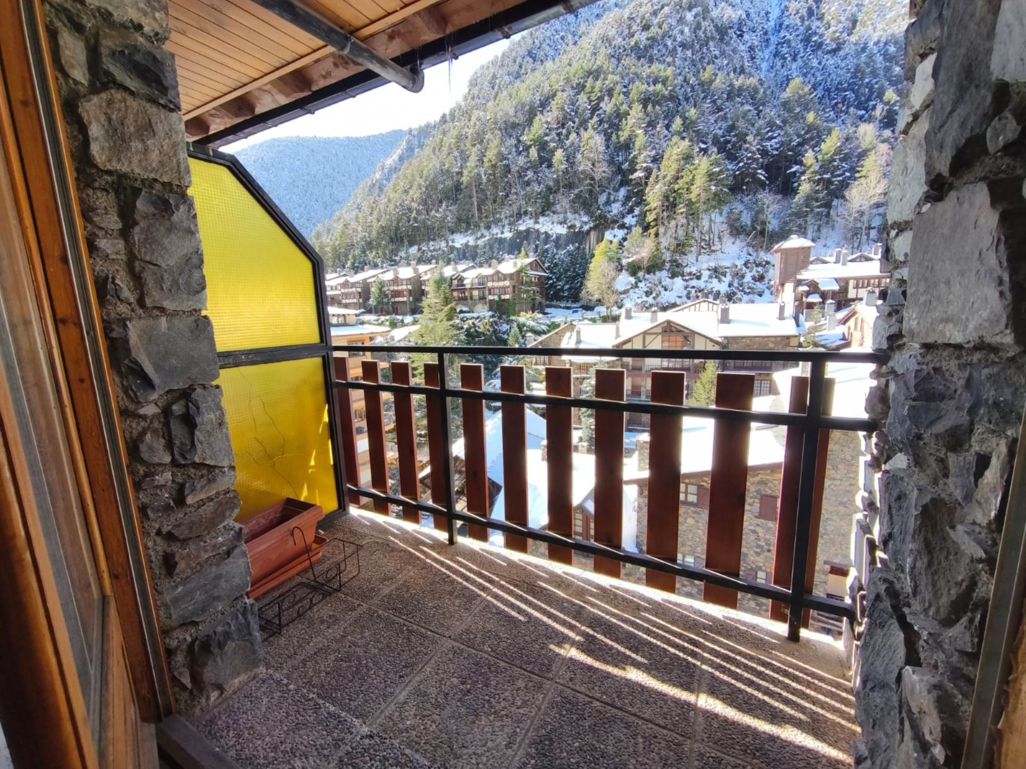 Es lloga ampli pis a Arinsal